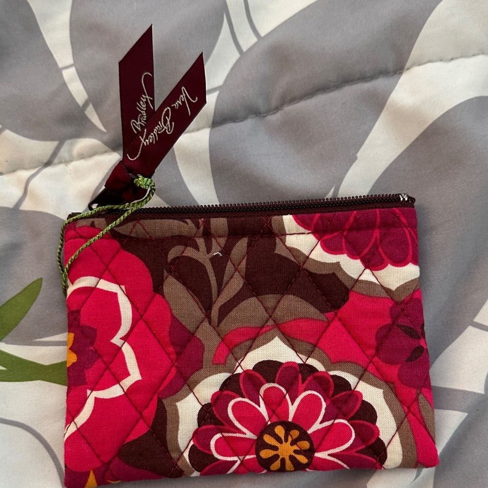 NWT NEVER USED Vera Bradley Carnaby patter coin/ mini case. - Picture 4 of 5
